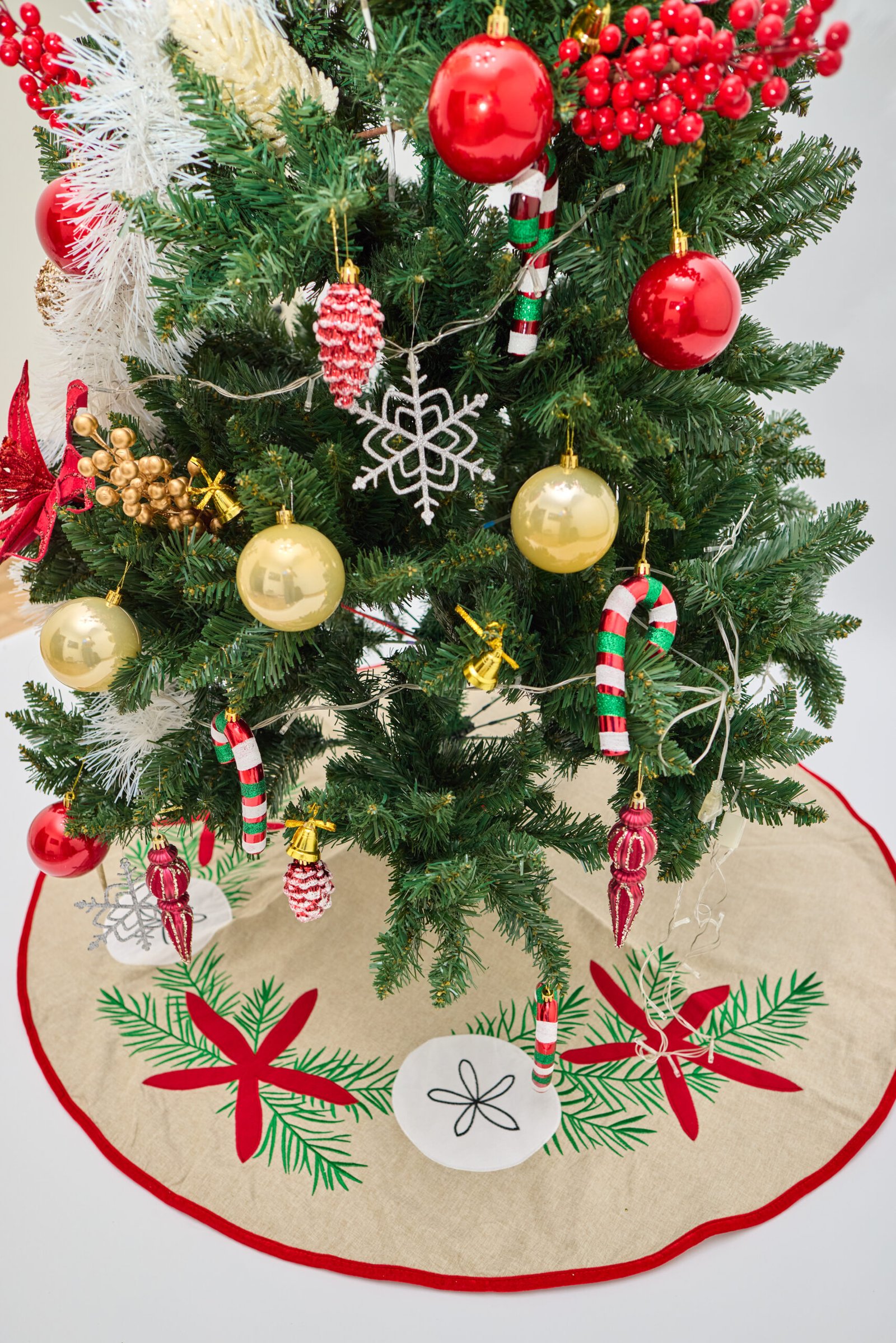 Christmas Tree <br> Red - Gold - White <br> (include accessories) - Image 5