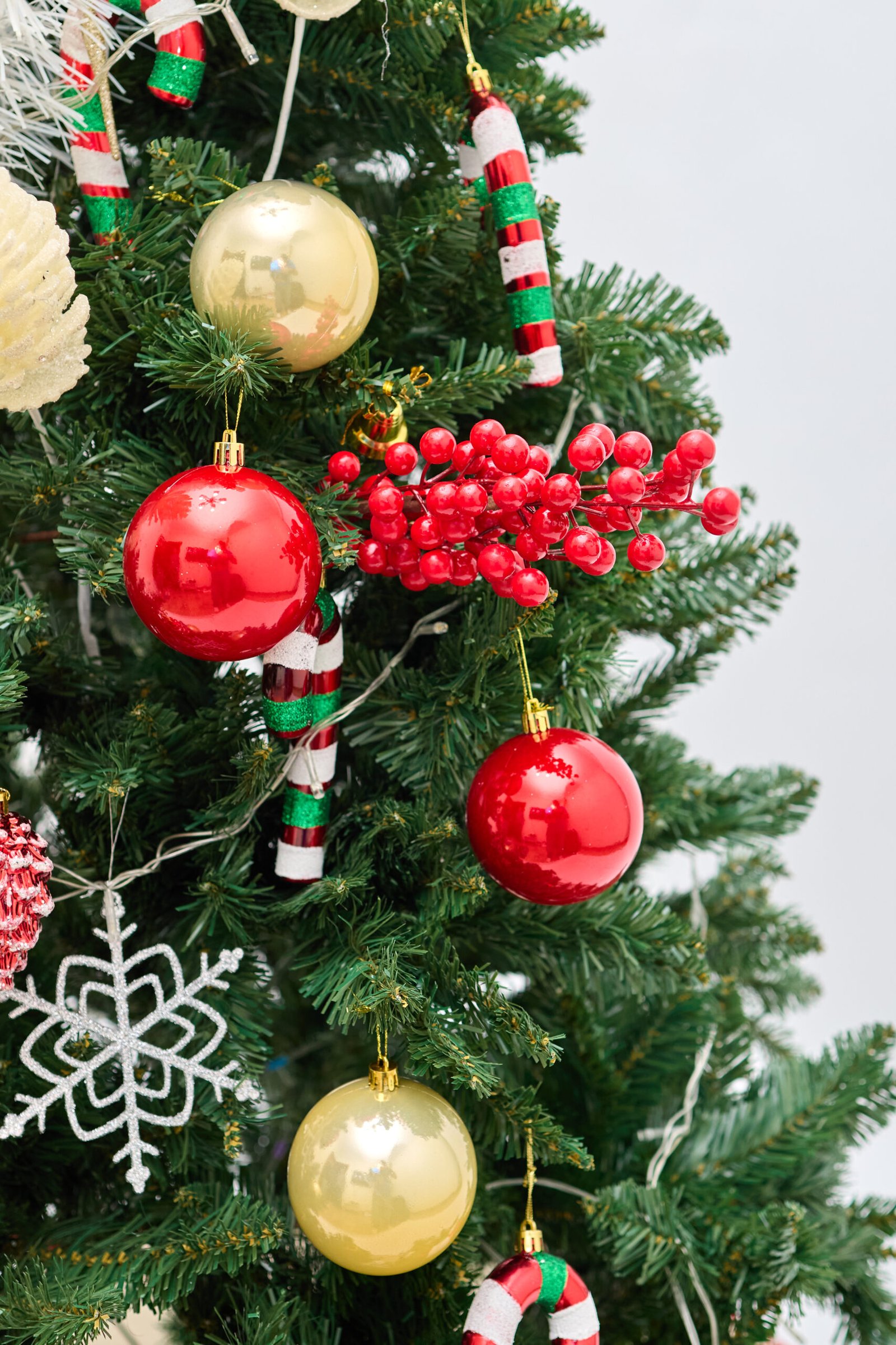 Christmas Tree <br> Red - Gold - White <br> (include accessories) - Image 4